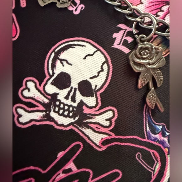 ED HARDY ICONIC TATTOOS TOTE W CHARM CHAIN Skulls Hearts Roses Vegan - Picture 4 of 16